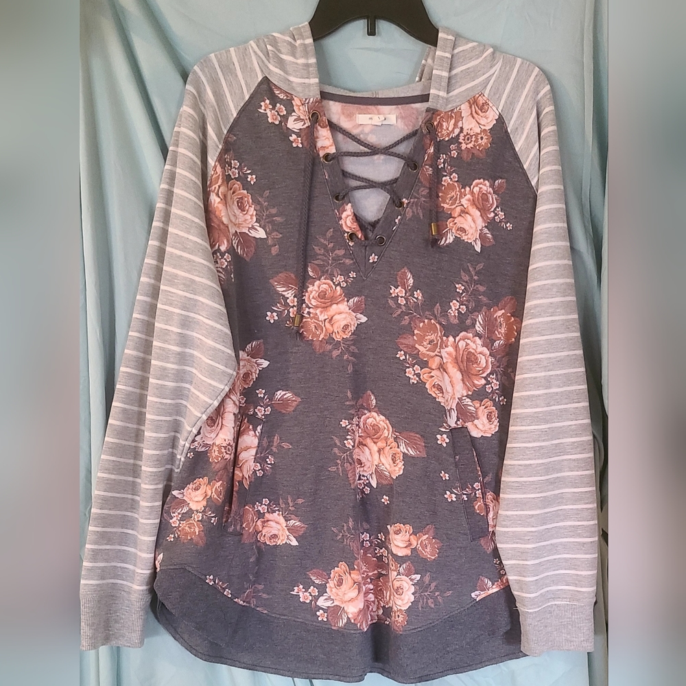New W/O Tags- Maurices, Size 1x, Hooded, Long Sleeve Sweater